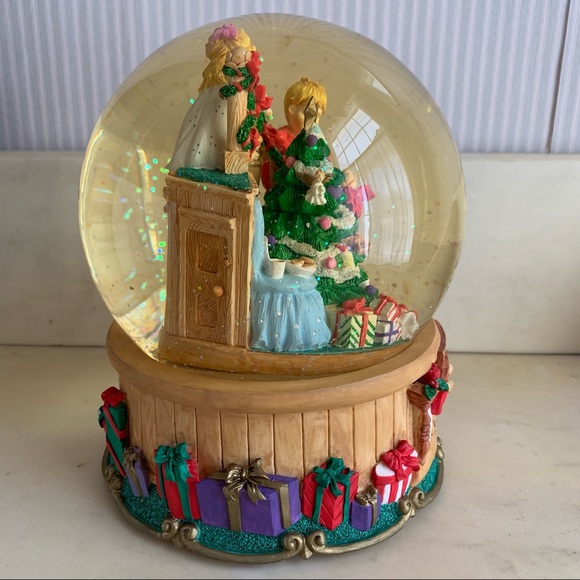 Christmas Snow Globe Waterglobe Music Box by the San Francisco Music Box Company - Picture 4 of 5